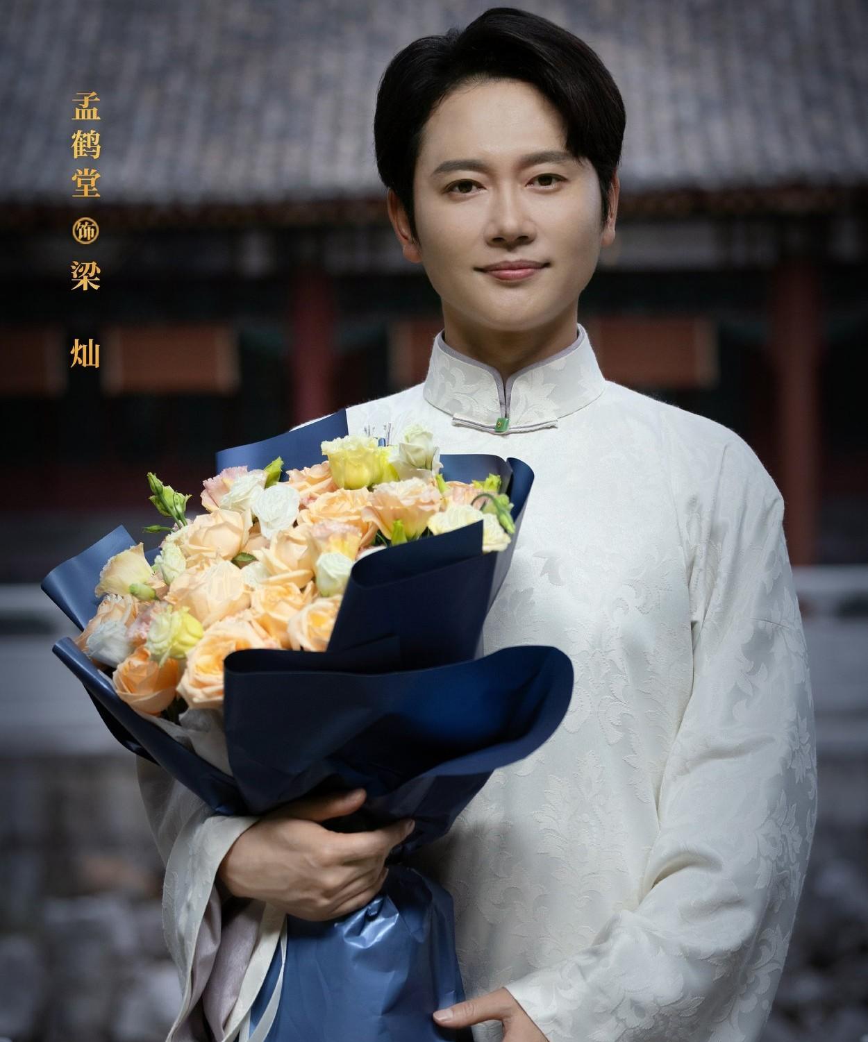 孟鹤堂周九良新剧杀青，合作女星个个漂亮养眼！
昨日，民.国探案剧【京城奇探】杀青