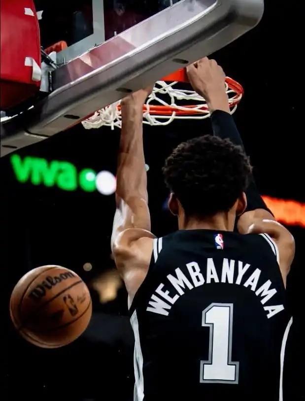 马刺管理层最近面临幸福的烦恼！
据NBA权威记者Marc Stein最新爆料，随