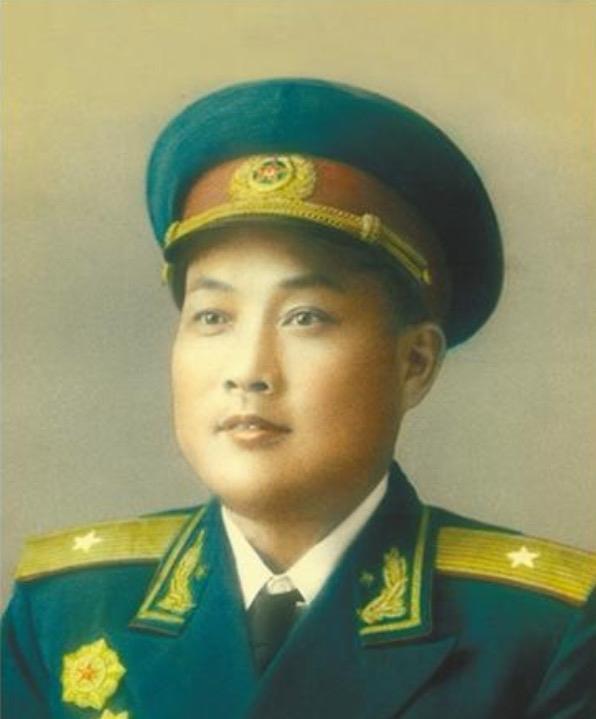 1959年，开国少将回乡时，发现村民们正在砍树炼钢，就忍不住提醒道：“再不种树，