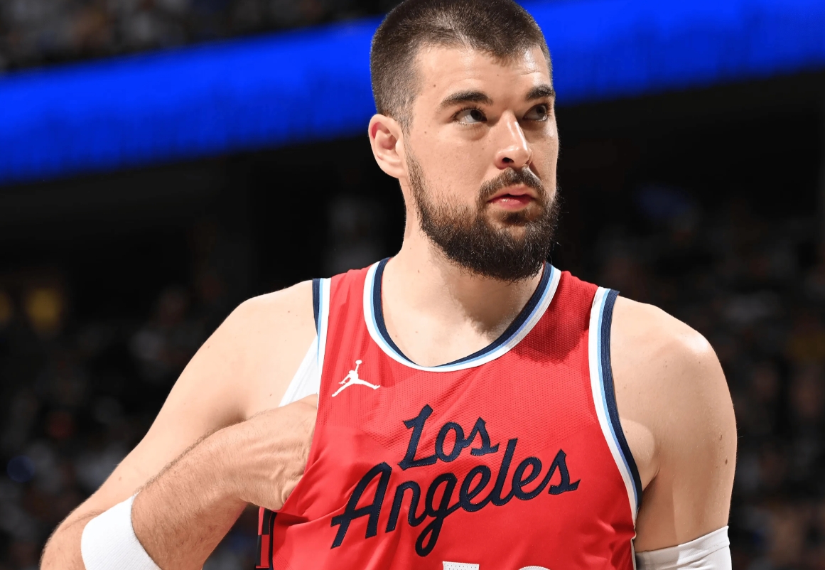 NBA常规赛，快船主场对阵勇士。
赛前，船记Justin Russo报道：伊维察