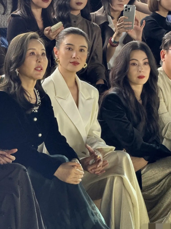 终于弄明白

张柏芝为啥从《一路繁花2》没影了，

不是跟谁闹矛盾被剪，而是人家