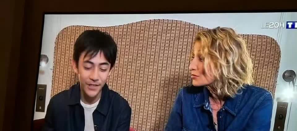 刘烨儿子登上法国新闻联播！一家三口在巴黎被偶遇，妹妹变漂亮了
刘烨儿子诺一登上