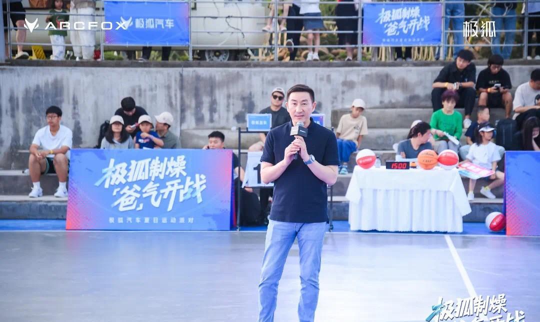 北京首钢男篮在休赛期确立了明确的目标，有着具有针对性的优化方向，球队正在稳步推进