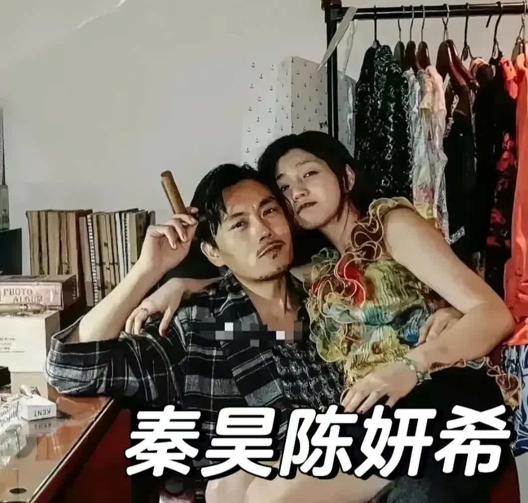 当初一句“如果有小三，我就S了我自己。”秦昊摇身一变成为娱乐圈模范好男人。
着