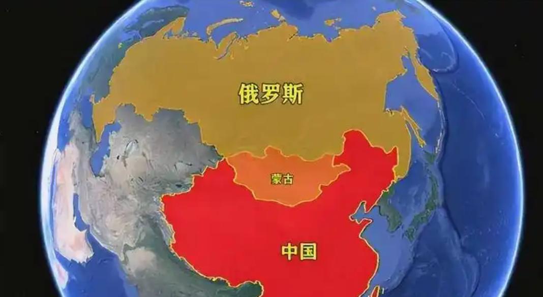 [月亮]苏联为何一定要让外蒙独立，而不是吞并它？看地图就明白了，外蒙三面挨着中国