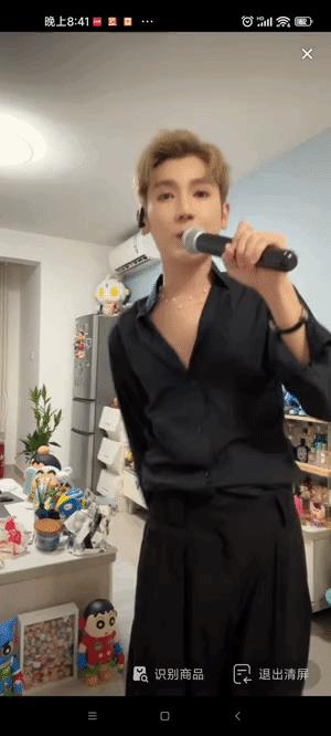 乐乐今天也开始独立直播了，他很宠粉，大家说，想看乐乐唱歌跳舞，乐乐立刻马上安排。