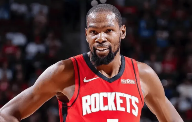 火箭记者在个人社媒上晒出了火箭本赛季至今的三分球表现，内容如下：
“火箭在25场