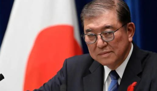 日本猪鼻子插大葱
迫不及待讨好美西方
公开宣布了一件连特朗普都不敢做的事

据《