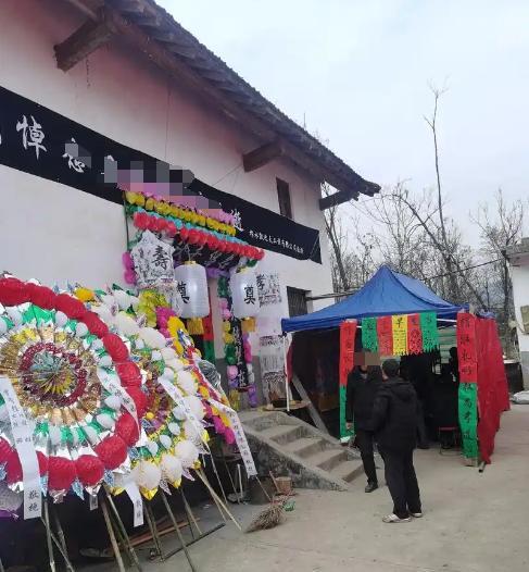 “太惨痛了”，近日山西，一90多岁的老人去世，他在外打工的3个儿子和1个女婿赶回