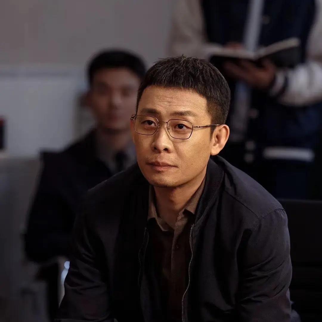 张译可能做梦也没有想到
观众现在不挑他的长相
不挑他的身高，而居然开始挑剔起他的