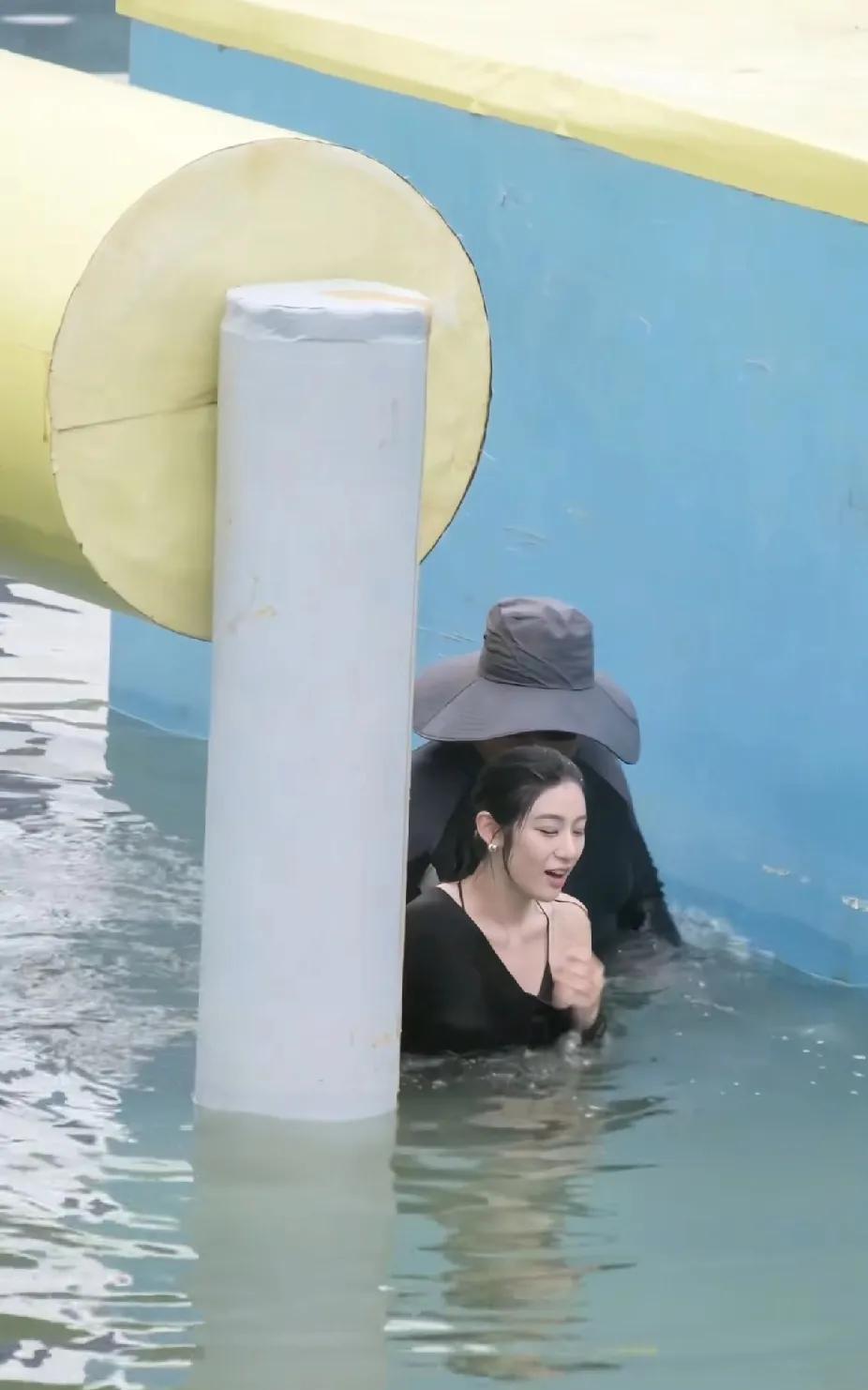 这才是真正的英雄救美人[捂脸][捂脸]