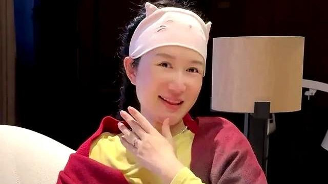 73岁张纪中好懂浪漫！给老婆送钻戒惊喜 43岁杜星霖高兴得笑
