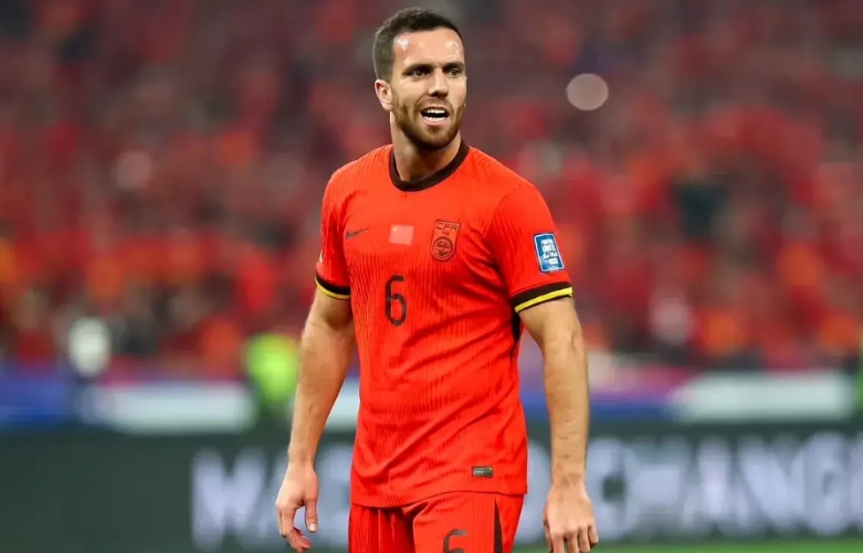 费了九牛二虎之力归化的球员。
两场比赛只让出场半场比赛。
伊万咋寻思的？
虽然国