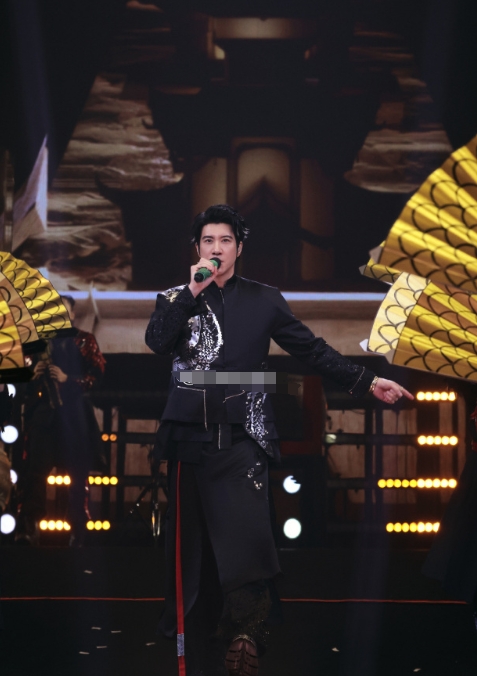 唱嗨了的王力宏魅力全开，encore环节假装要脱衣服，还贴心问大家自己是不是唱得