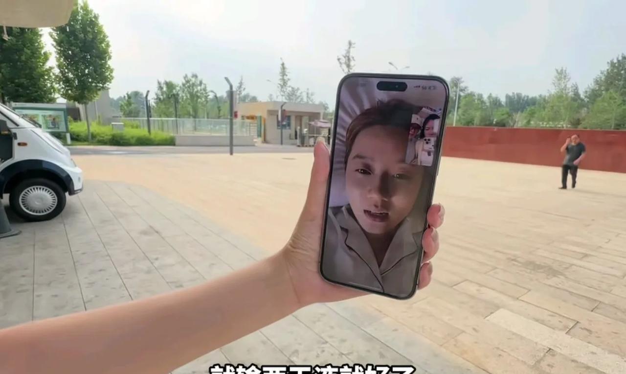 要说爱摸鱼三贱客吵架我怎么越来越不相信了！
一鹤做手术才一个月就匆匆上阵直播！直