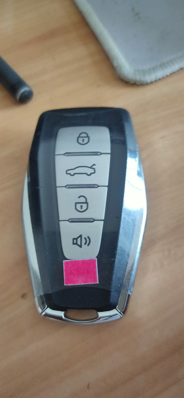 车钥匙多长时间换次电池最合理
现在车钥匙都是电子的，碰见过打不开车门没办法开车甚