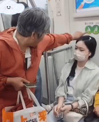 真不明白，年轻人不给老人让座，怎么一车人都在指责老人？



这段视频让我怒火中