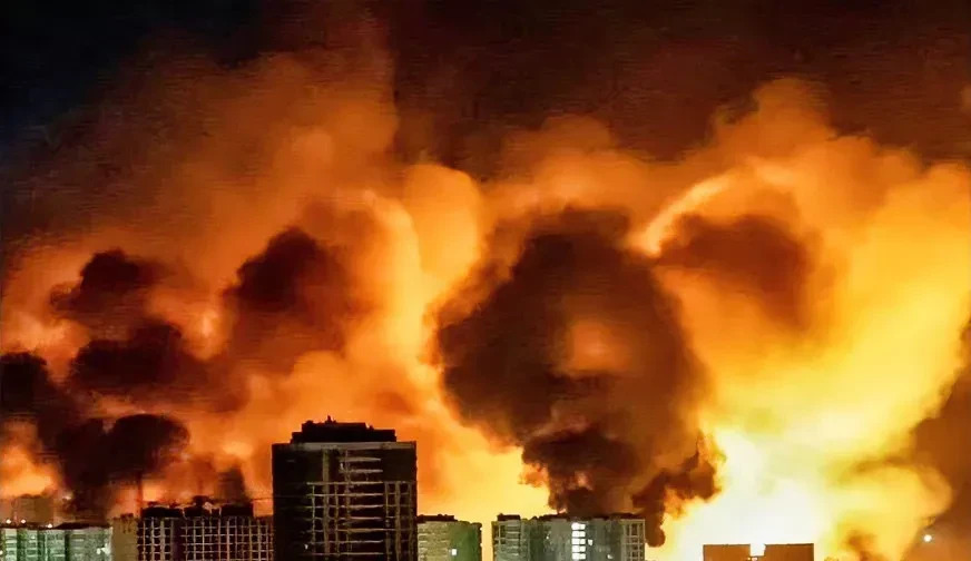 基辅遭遇猛烈空袭





 





 基辅的夜空被撕裂了！乌克兰首都遭遇了