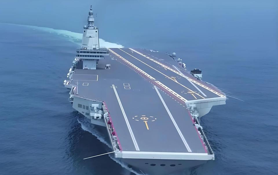 震撼消息，中国第三艘航母福建舰即将服役！
6月26日国防部例行记者会上，当被问及
