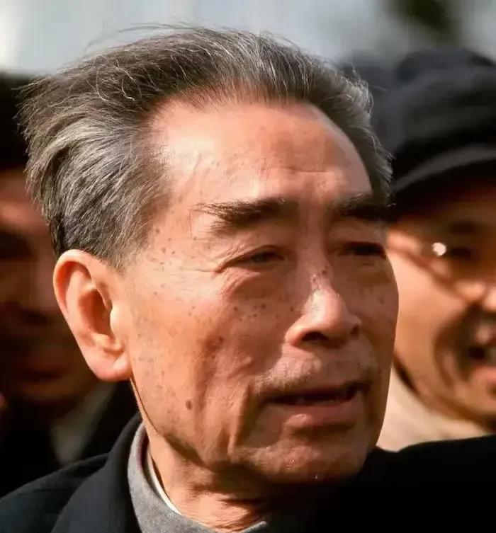 也可以划过去[祈祷]
但一定要向英雄致敬[玫瑰][玫瑰][玫瑰]念周公
长夜如磐