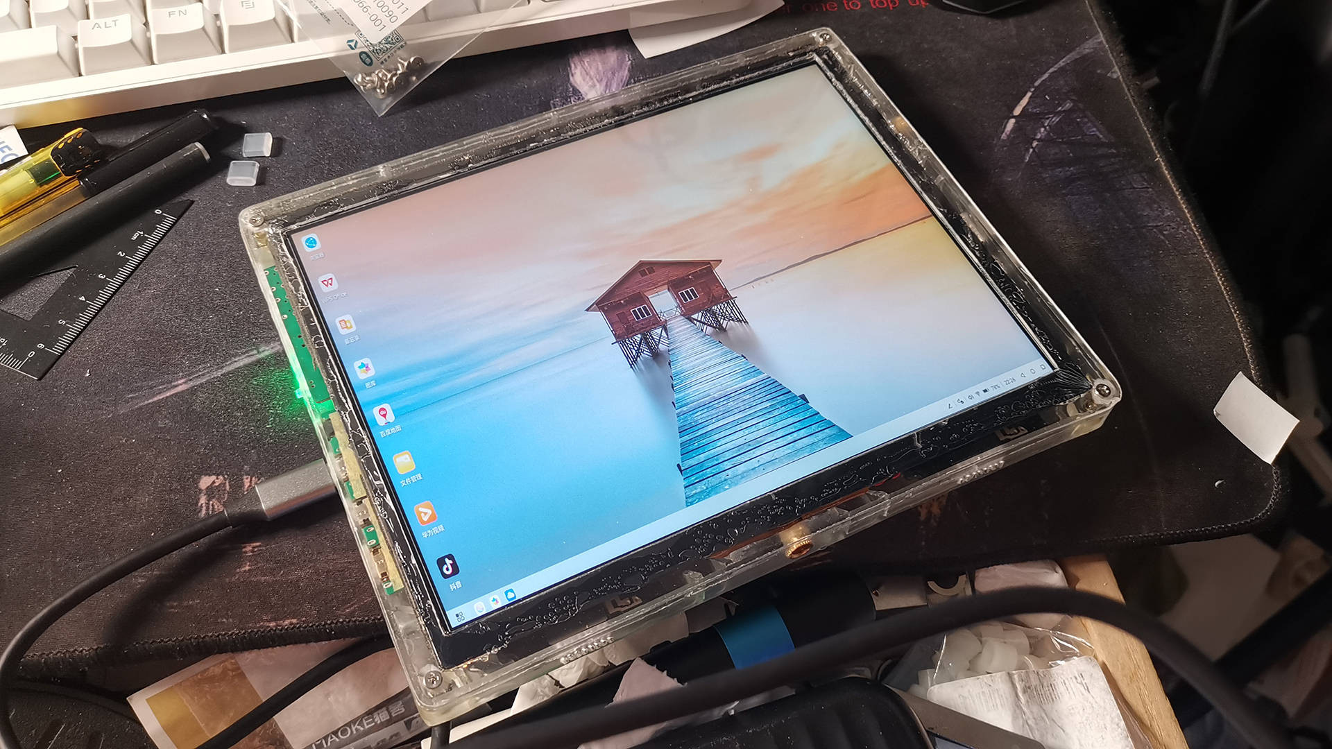 从iPad拆屏到环氧树脂浇壳：我的便携屏手工DIY全记录