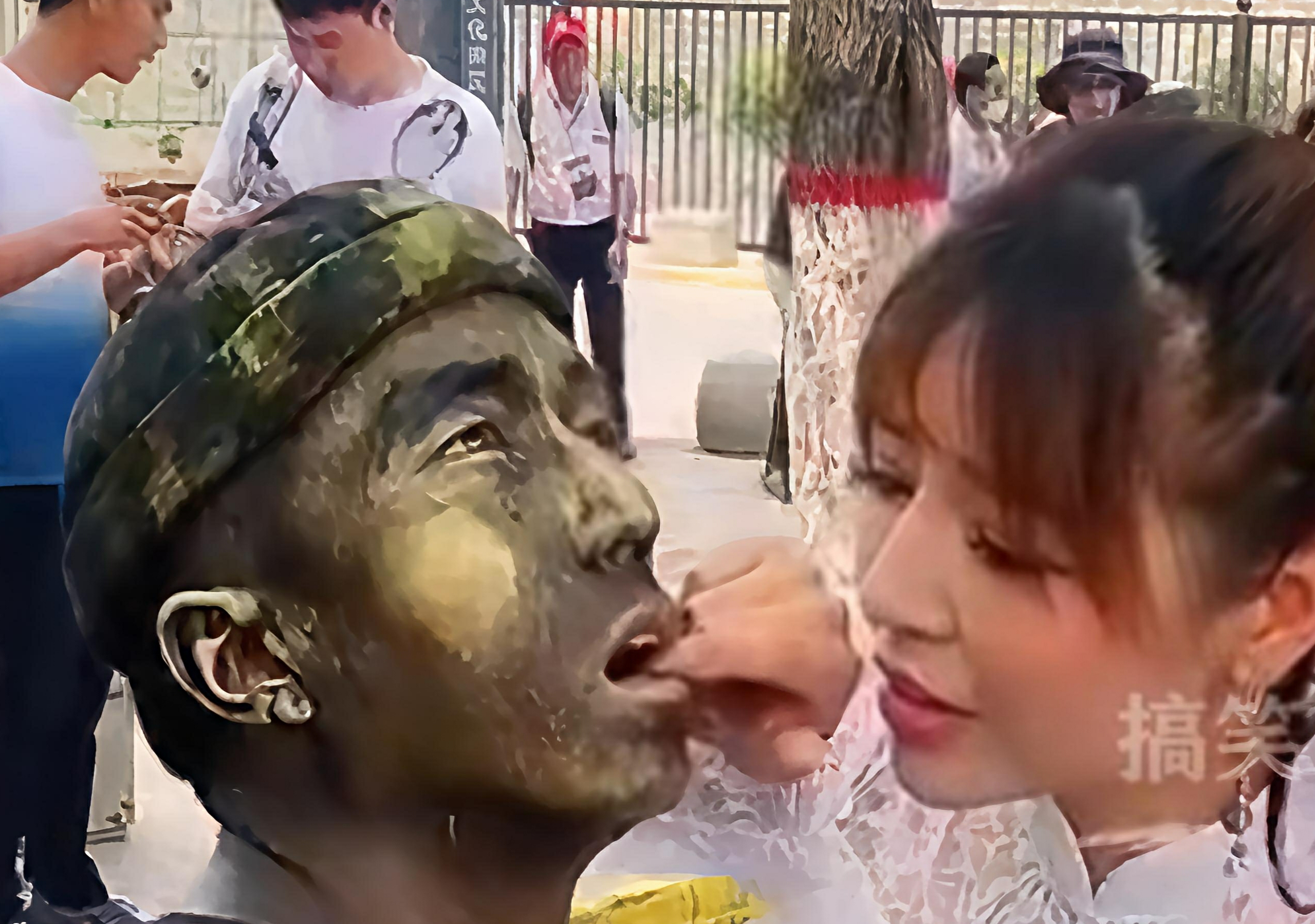 就是个雕像，是美女给雕像，输入了女性荷尔蒙，让雕像又焕发了活力。