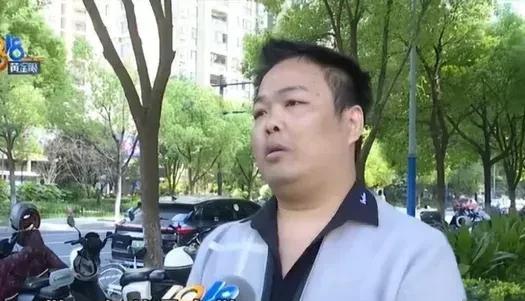 2023年浙江的赵先生，花30万加盟螺蛳粉店。起初订单蜂拥，他忙得热火朝天，想着