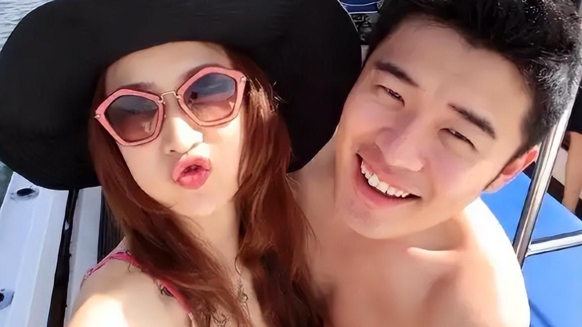 十年过去，许婧的一张近照，再次将那段已经尘封的婚姻推回公众视野。