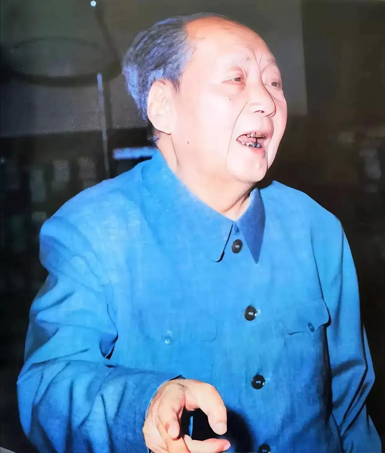毛主席是中国人民的伟大领袖，雄才大略，老骥伏枥，志在千里，雄心壮志，壮志凌云，凌