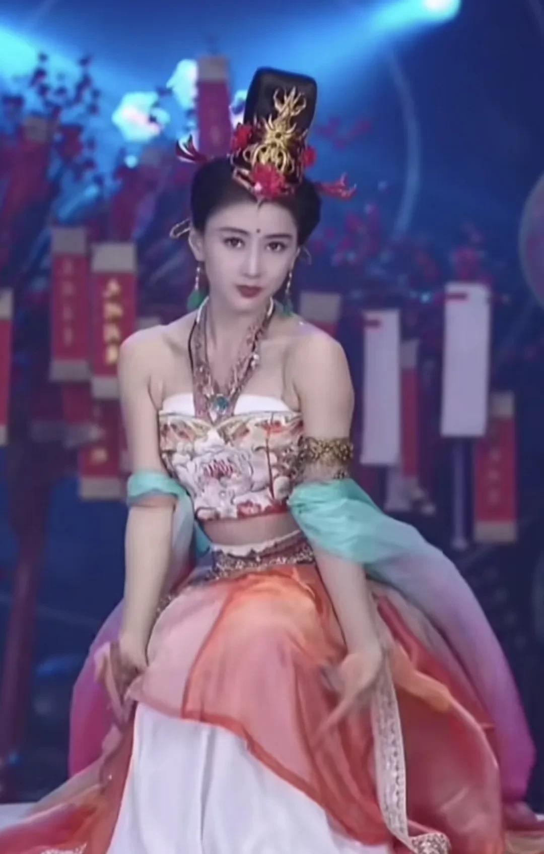 以前我一直想不明白，为什么英雄难过美人关，为什么从此君王不早朝，直到看到恒大歌舞