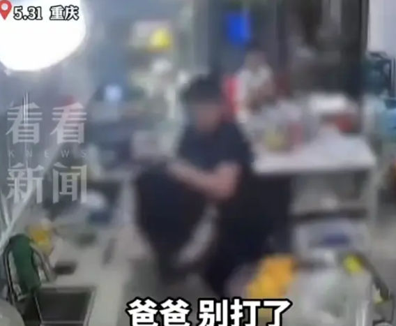 女子被逼复婚又遭家暴！在7岁儿子哭求下仍被丈夫打倒
重庆谭女士在自家水果店遭丈夫