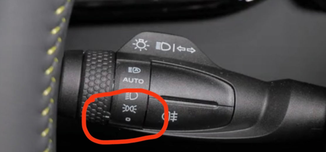 2023款领克06车灯我都关着了。但是灯还是亮着啊。我不想让它白天亮啊，有什么方