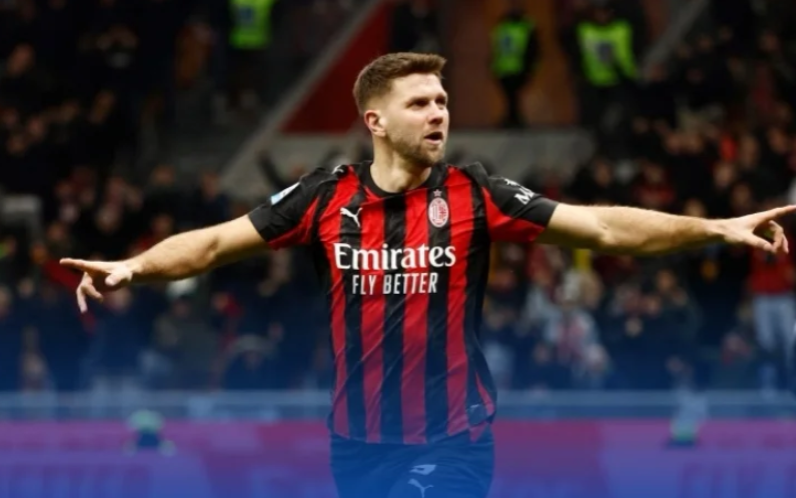 1月19日凌晨3时45分，意甲第21轮，米兰坐镇圣西罗球场迎战莱切。上半场双方均