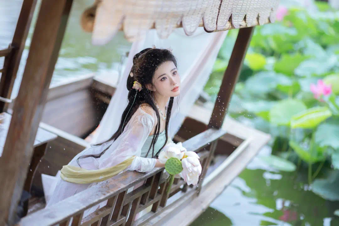 她的美得让人想勇敢追光 