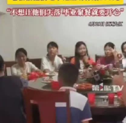 江西21个小学生凑300元毕业聚餐，怯生生问老板娘