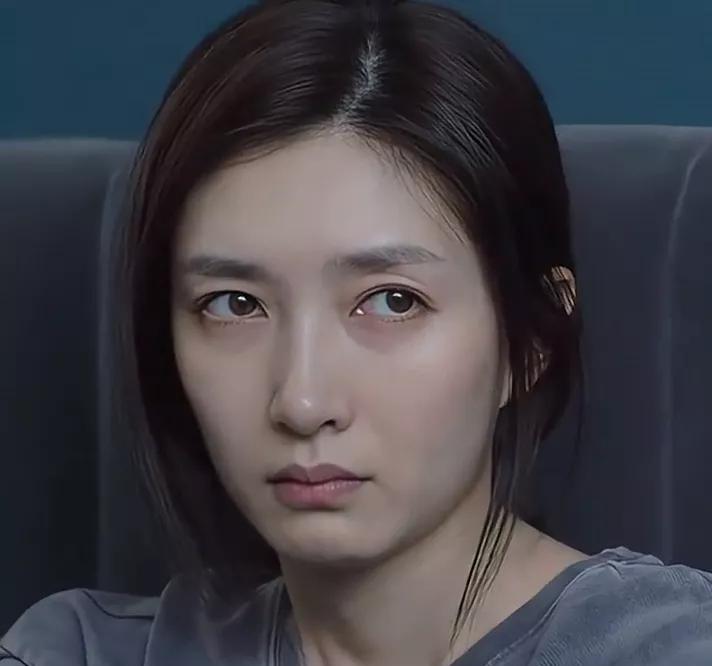 江疏影演的最好的一部剧就是这部获奖无数的三十而已！
江疏影演的王漫妮，简直就是专