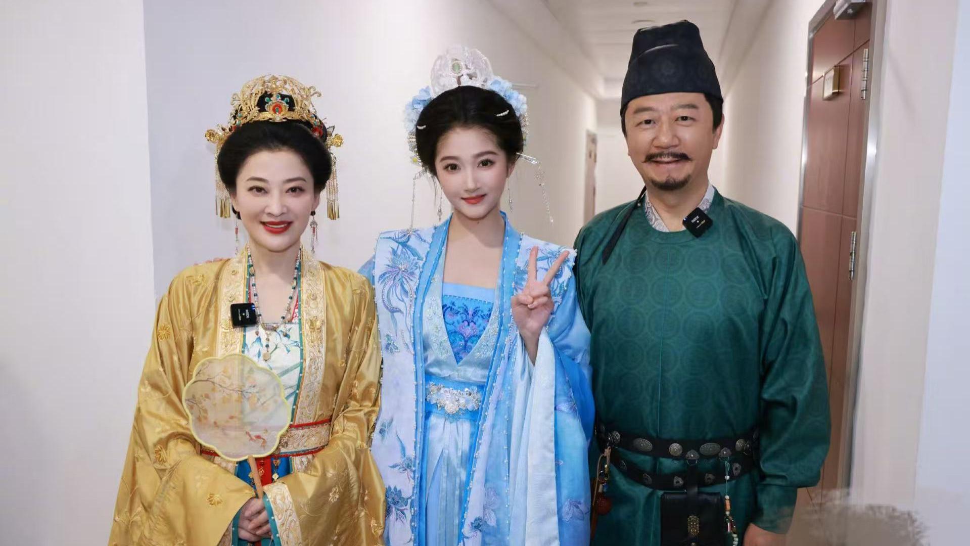 时隔12年《父母爱情》里安杰江德福再合作，只可惜少了德华姑姑