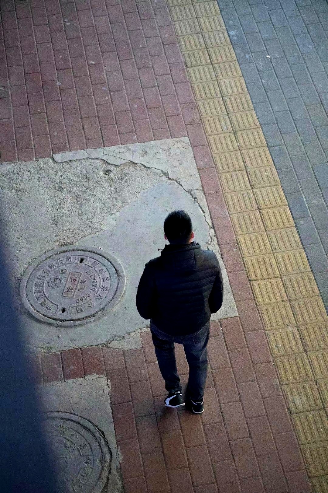 “如今这男人，真养不起家咯，这话的分量可是越来越重！”
我老公上个月，就歇了两天