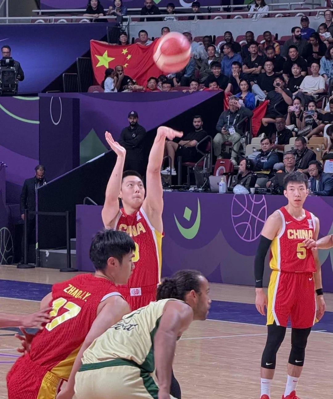 1分惜败，这是中国男篮最好的结局了：1、开局中国男篮摆开了扳命的架势，取得第一节