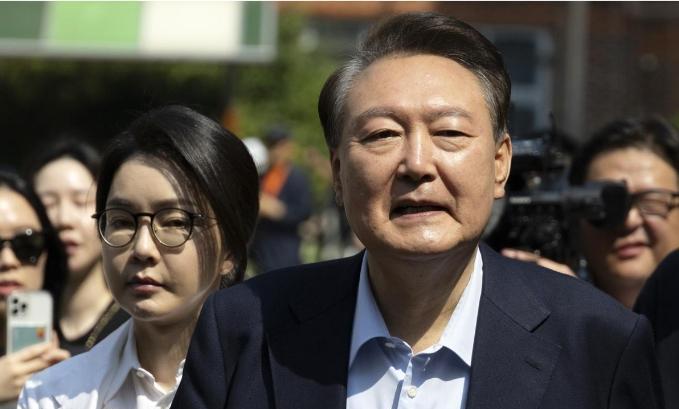 韩国媒体消息，2022 年 5 月尹锡悦就职仪式的特别邀请名单中，有 30 余名