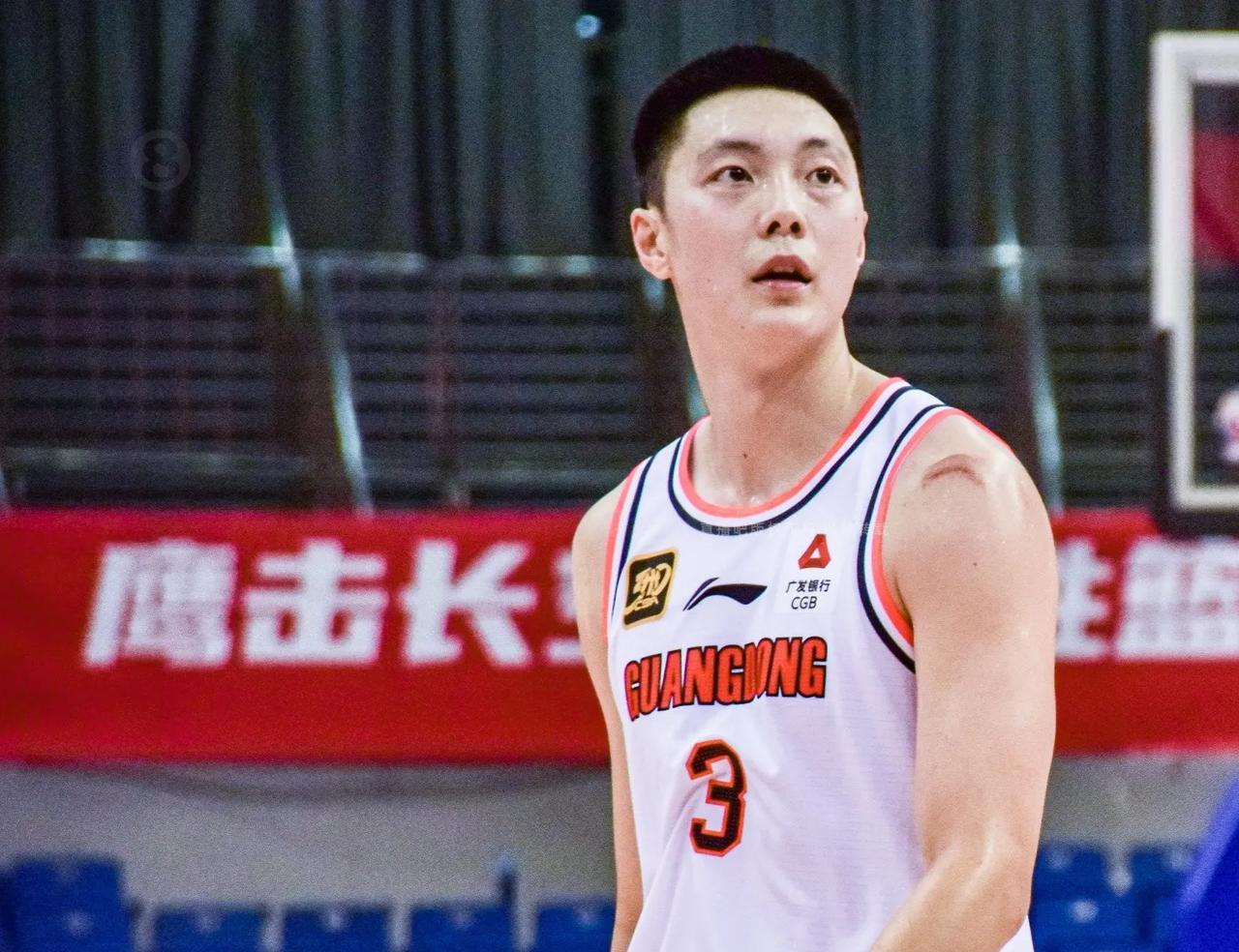 男篮8强赛第2场，胡明轩与原帅根本不是一个级别！！
胡明轩，出战25分钟，11投