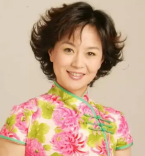 鞠萍姐姐的婚姻故事











我的天哪！谁能想到我们和蔼可亲的鞠萍姐