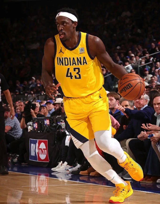 NBA总决赛G6赛前媒体日，步行者球星帕斯卡尔-西亚卡姆和奥比-托平接受了媒体采
