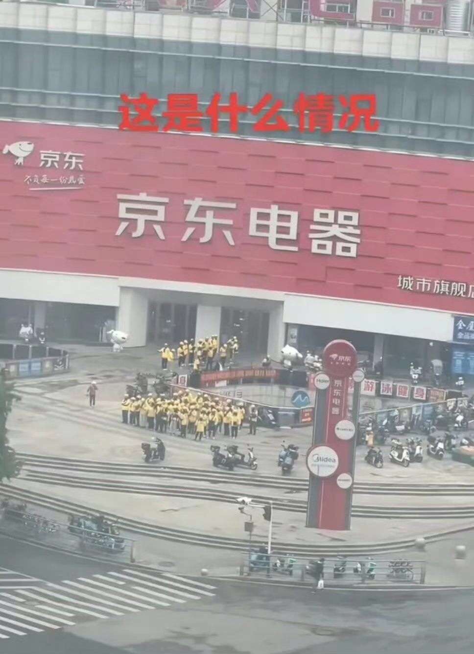 军装都不脱，直接改编，哈哈