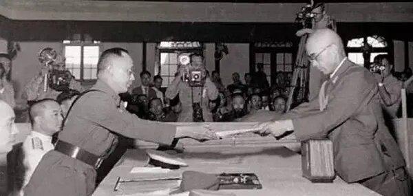 以后再谈台湾，就别用“收复”、“回归”这些词了。按中国的法律，台湾早在1945年
