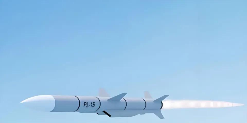 外媒剖析霹雳-15空空导弹，对一个数据惊讶：感慨阵风输得不冤
近期，西方某智库对
