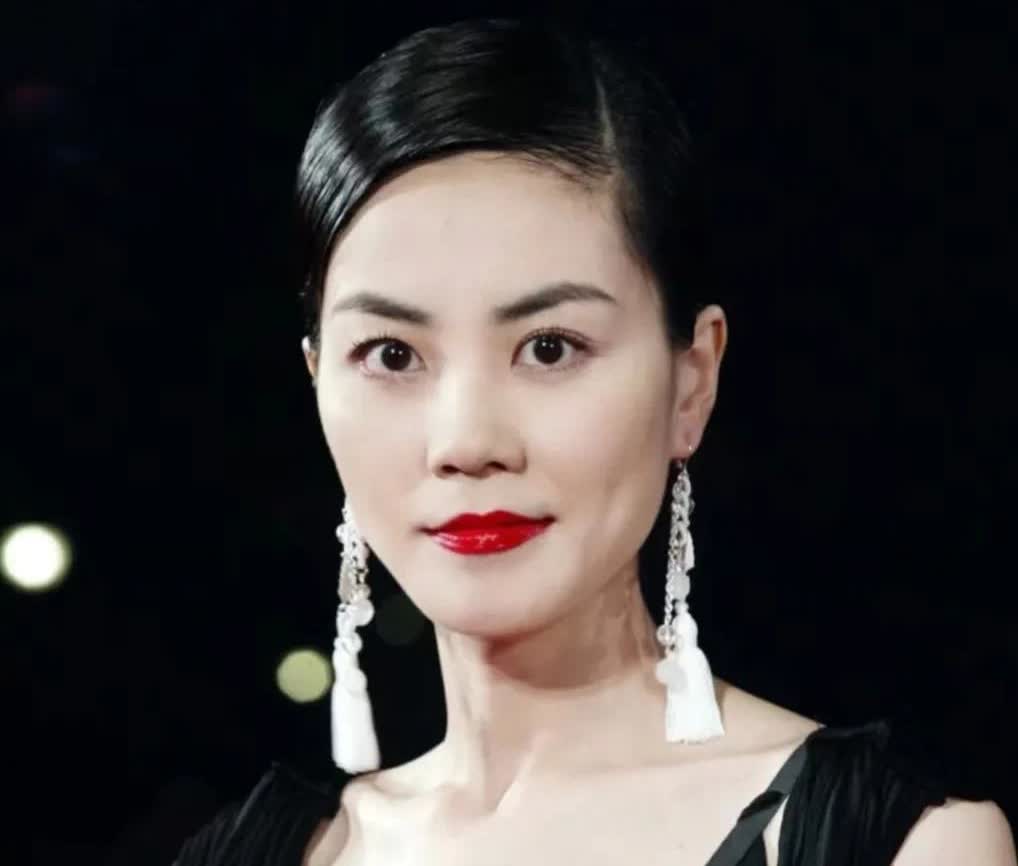 李亚鹏的后槽牙估计都要磨平了！

他实在想不明白。

作为王菲的前夫，为