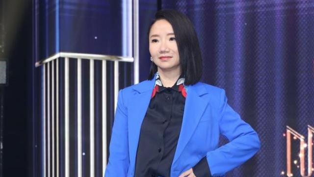 ​面对观众，她曾以温柔善良的知心姐姐形象出现，收获了不少关注。