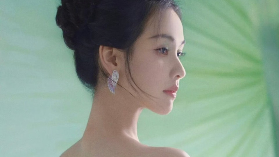 想知道水灵灵的姑娘长什么样？陈都灵给你答案！