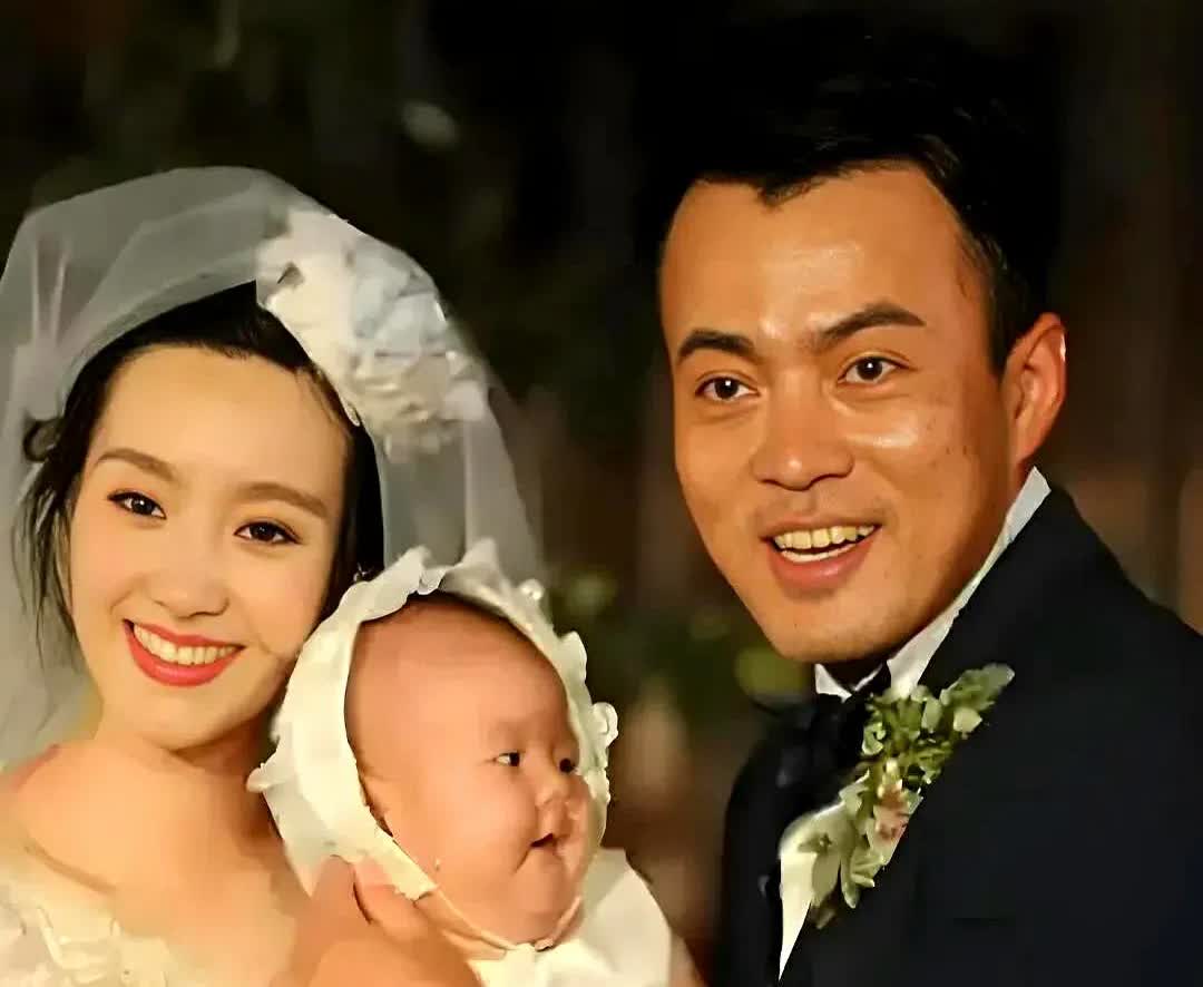 "戏里让人恨得牙痒，戏外宠妻狂魔！这反差绝了！"

林家川在《远方的山楂树》